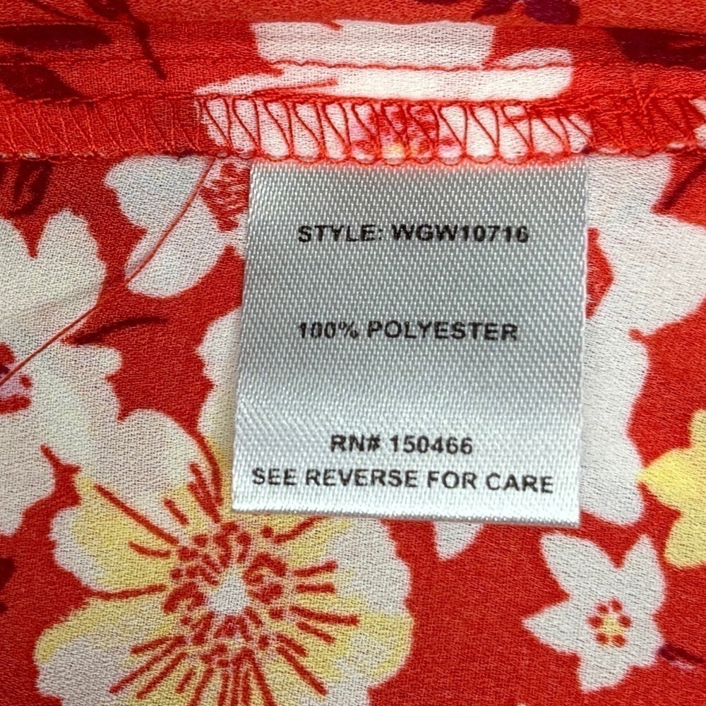 41 HawthornWomen V-Neck Sleeveless Floral Top, Red size medium - Picture 7 of 8